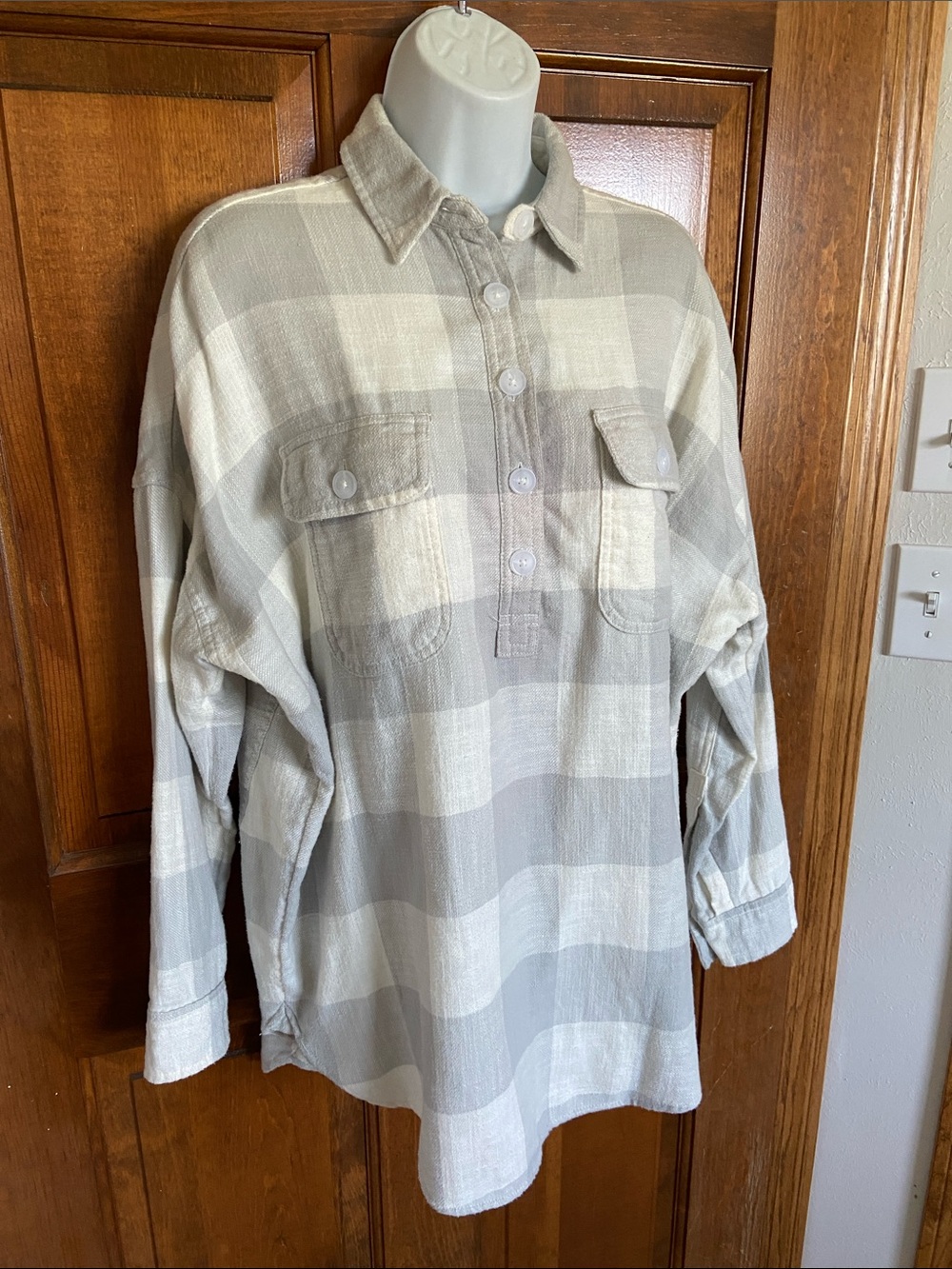 American Eagle relaxed fit pullover half button tunic style plaid flannel XS